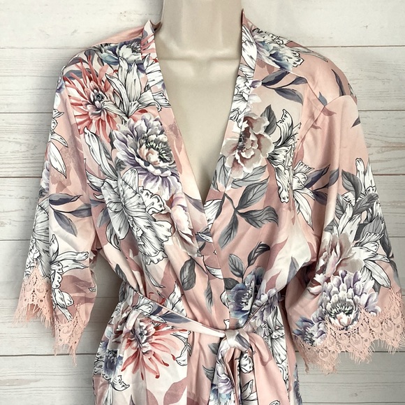 Le Rose Sz S/M Fringe Lace Trim Tie Front Floral Robe Pink Gray & Purple - Picture 4 of 8